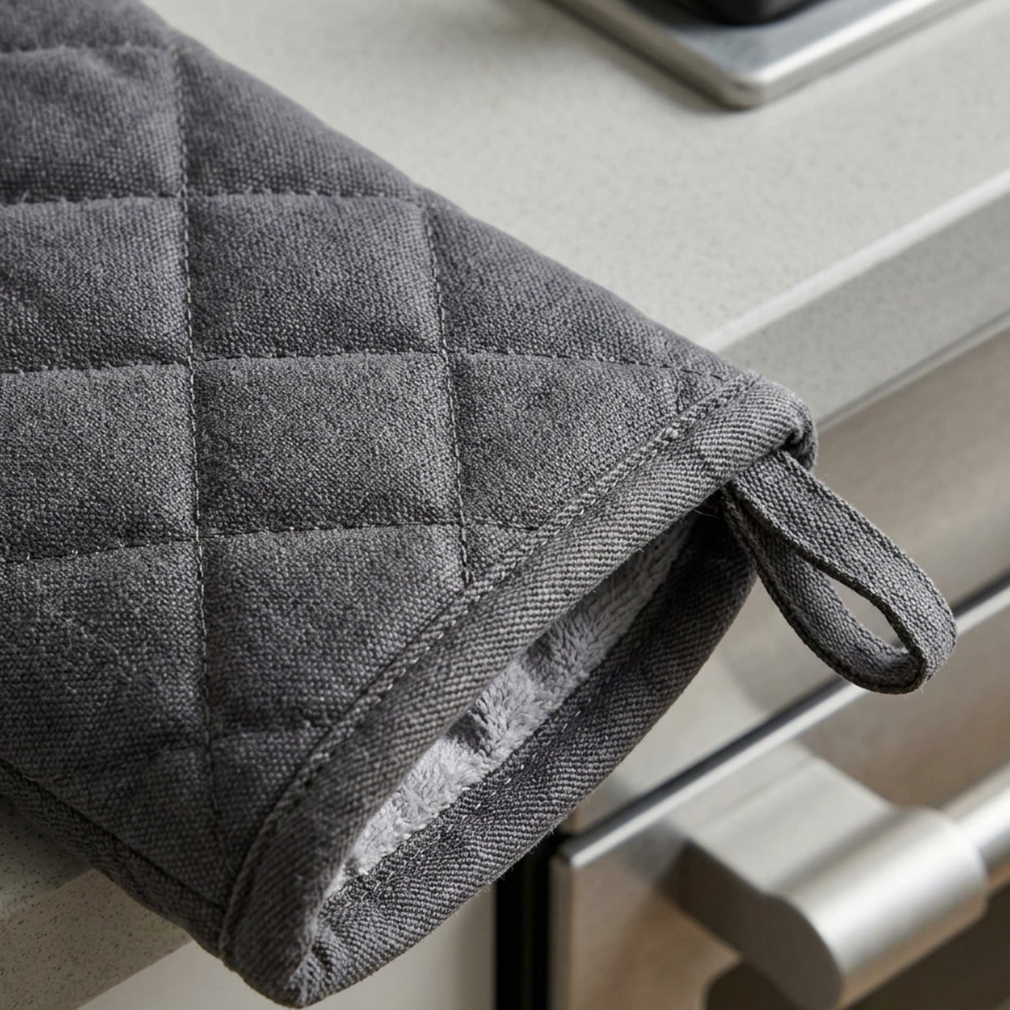 Bjwfx Crosshatch Quilted Cotton Oven Mitts 12.6 in Charcoal Pair - Detail view