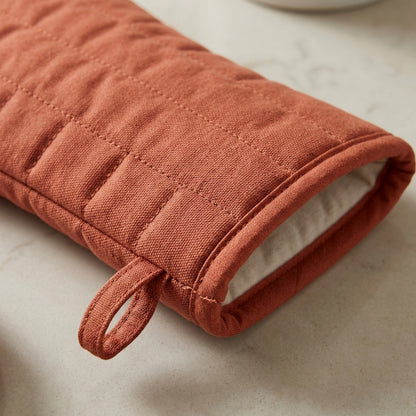 Bjwfx Longfield Extra-Long Quilted Oven Mitts 15.7 in Terracotta Pair - Detail view